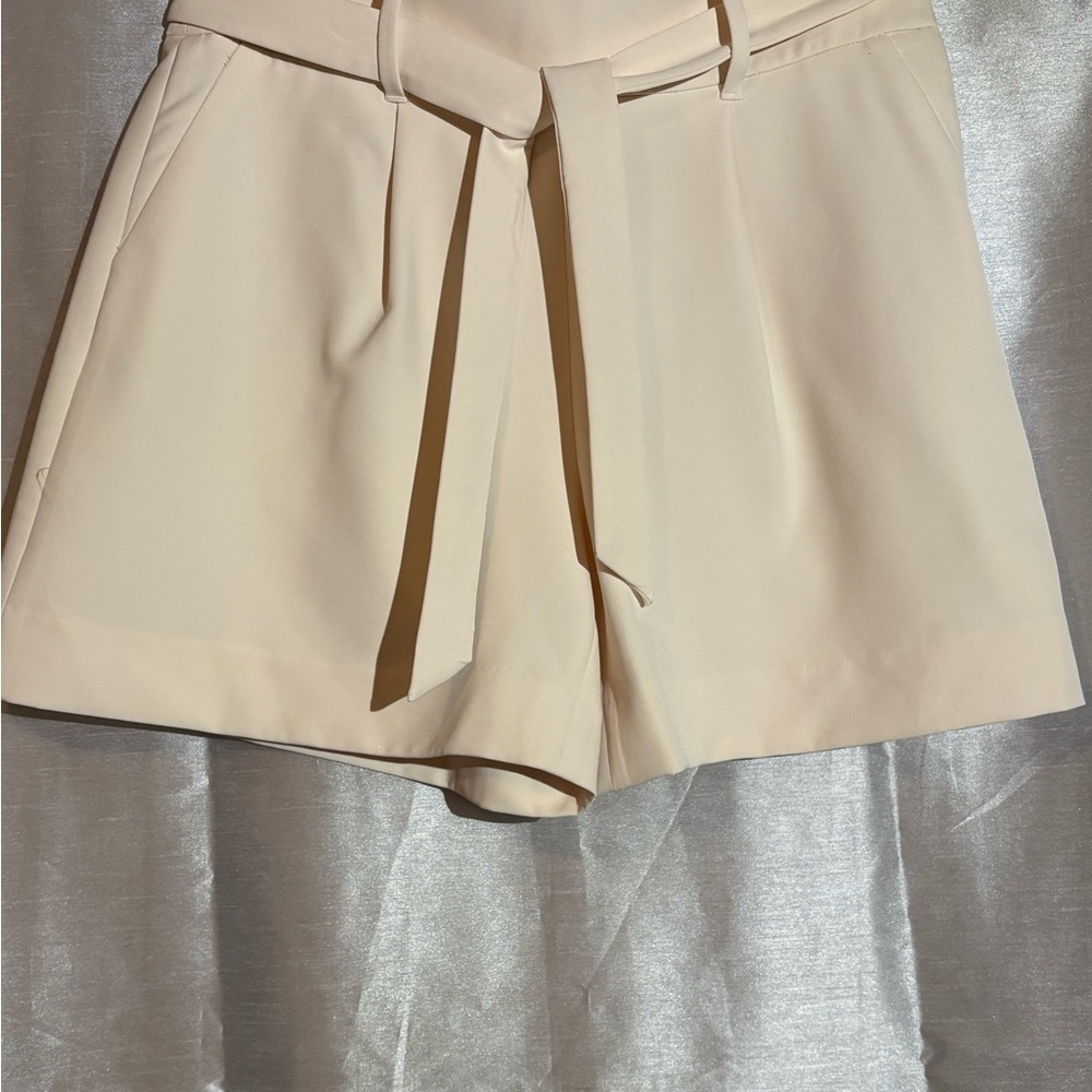 Elegant Cream Women's Shorts by White House Black Market size 4 NWT